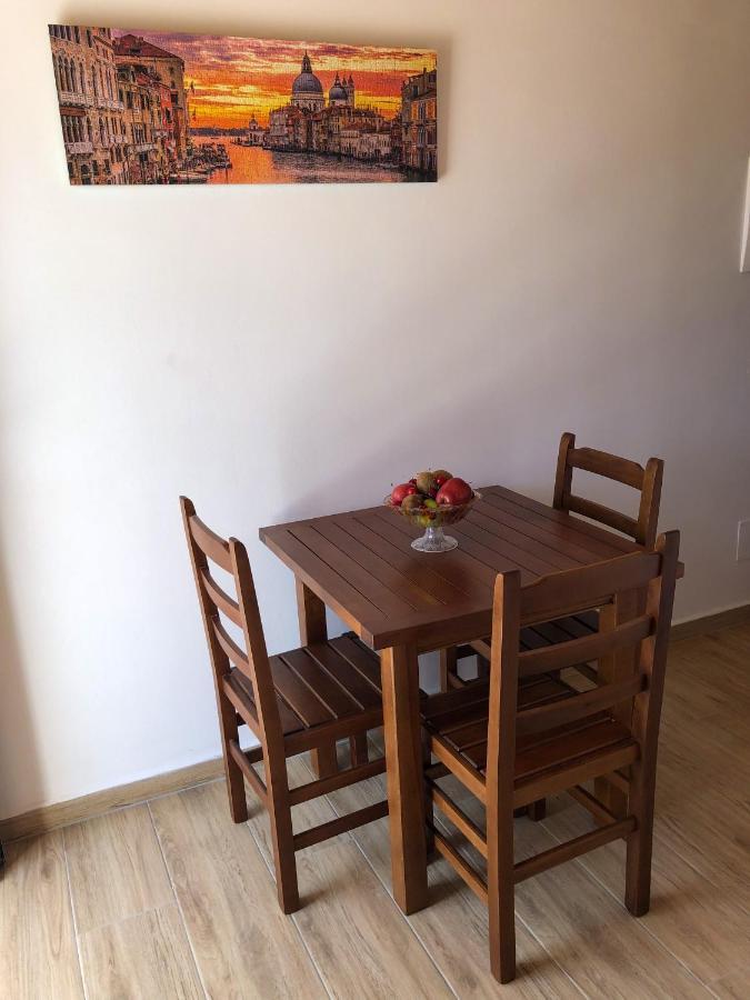 Milos Apartments Himare Exterior photo